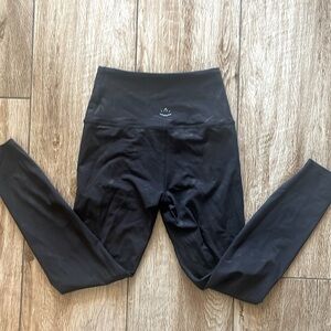 Never worn Beyond Yoga leggings
